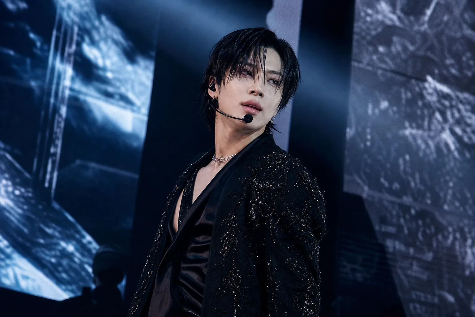Taemin LiMiNaL world tour threshold concept stage image
