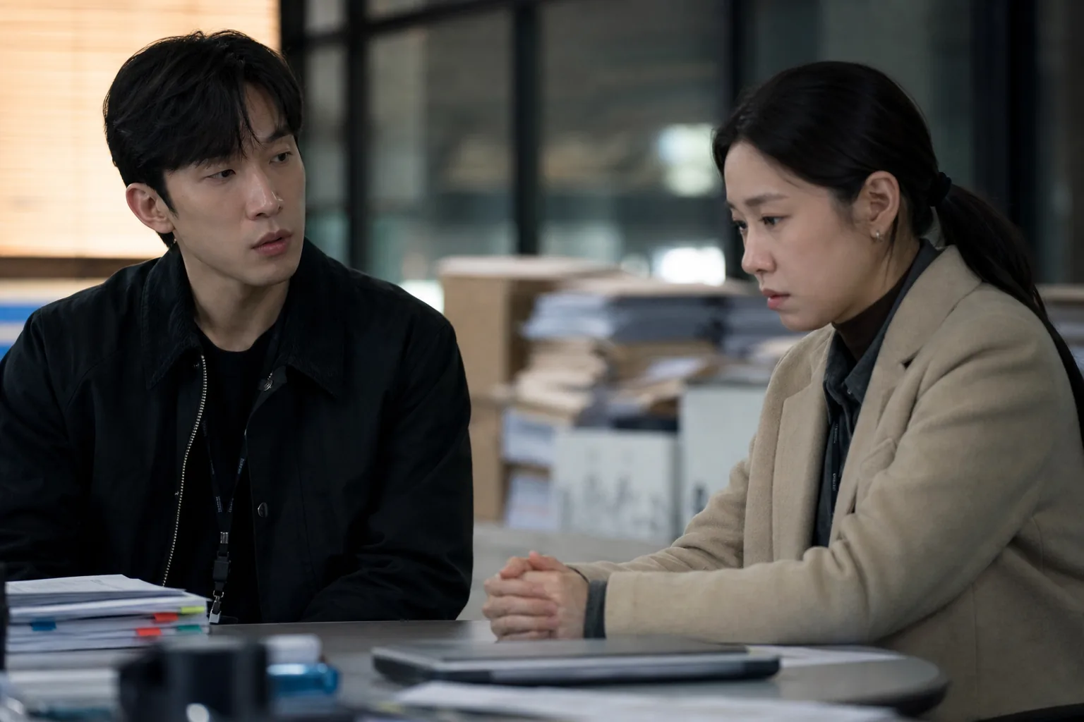 Lee Sang Yi detective chase in A Bona Fide Killer