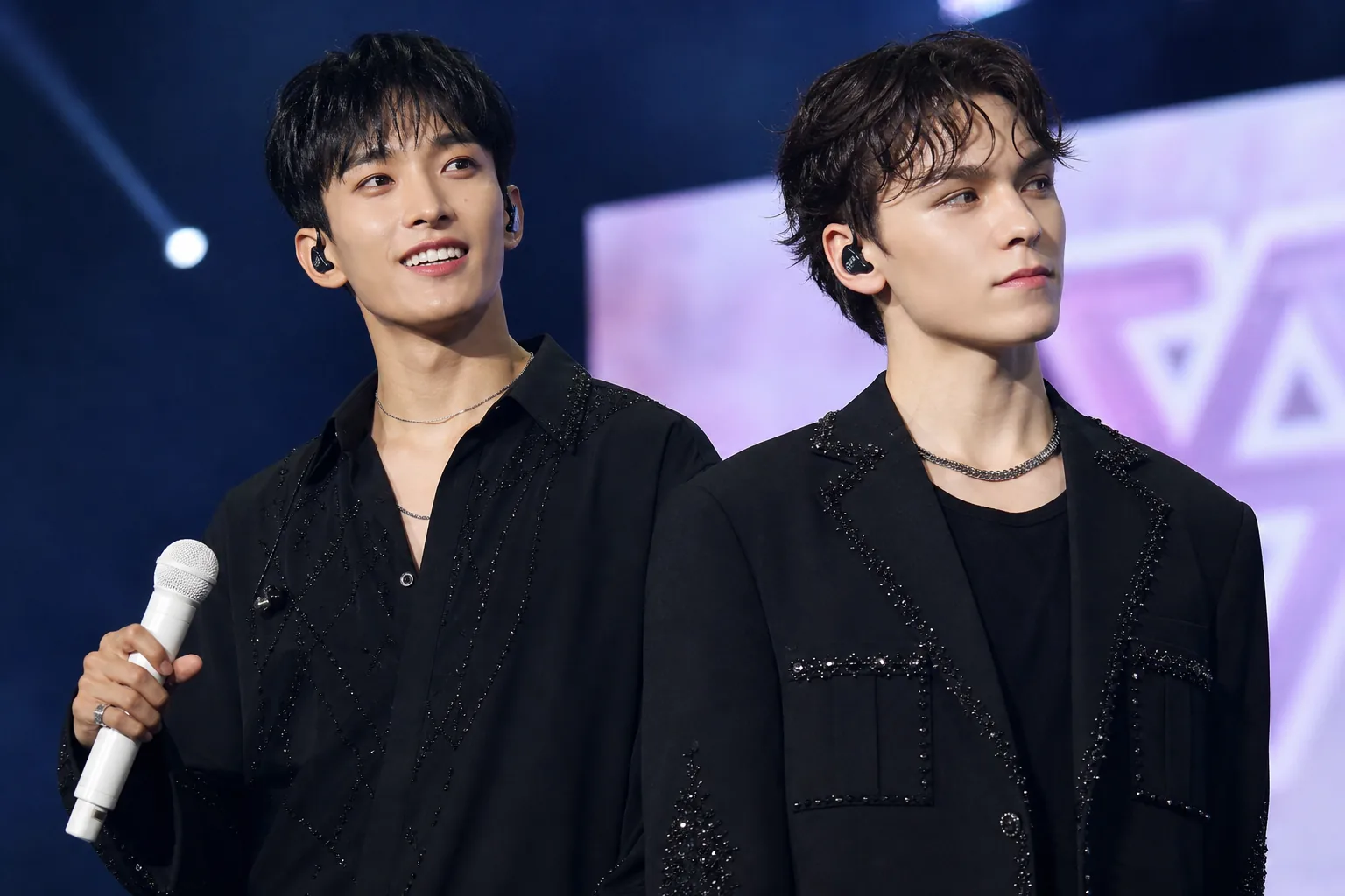Quiet fan support scene for idols beginning Korean military service