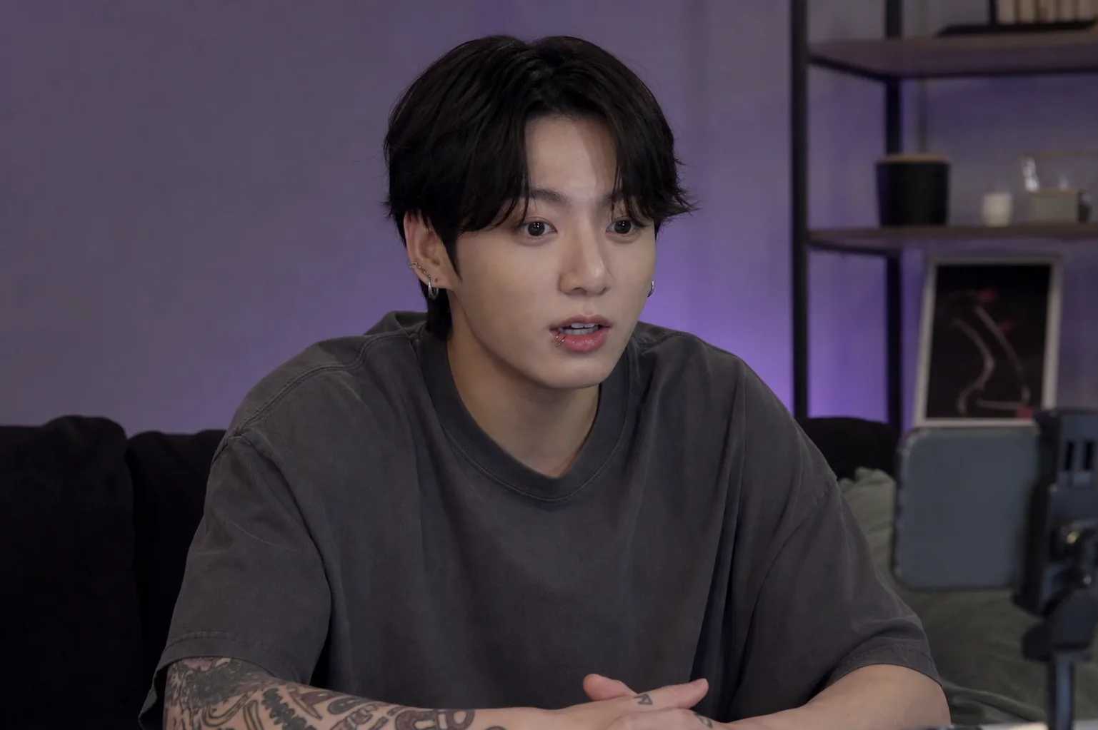 Fans discussing respectful boundaries after a K-pop live broadcast