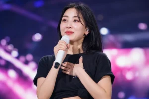 TWICE Jihyo contract renewal talks K-pop stage concept