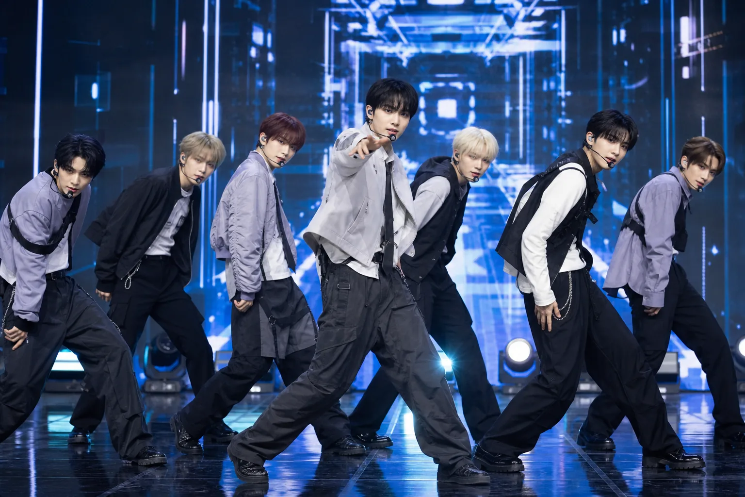 NouerA .exe mini album live showcase performance concept image