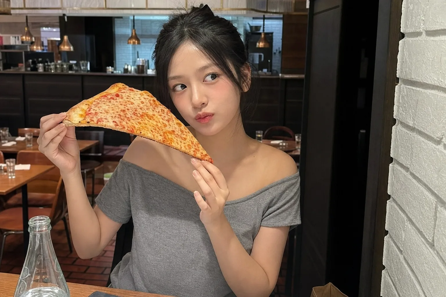 Ahn Yujin tourist mode U.S. tour inspired restaurant photo concept