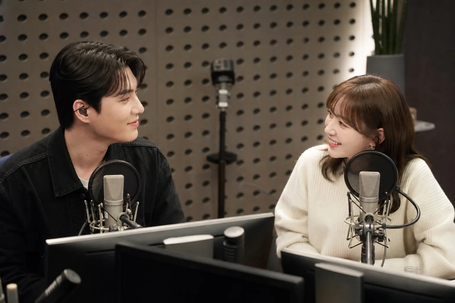 Online fan discussion about K-pop artists and broadcast chemistry