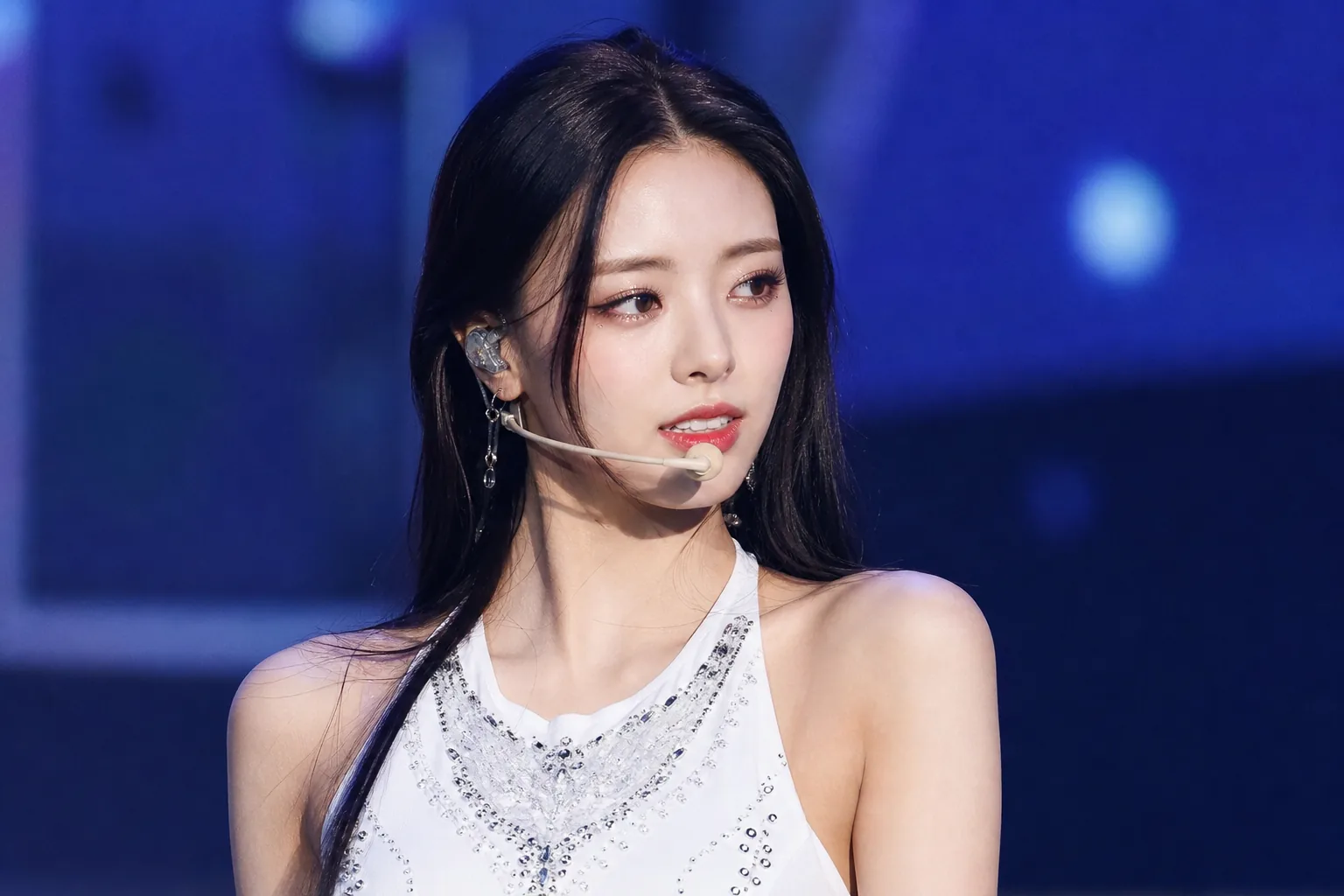 K-pop fan event venue awaiting ITZY fans after Yuna health announcement