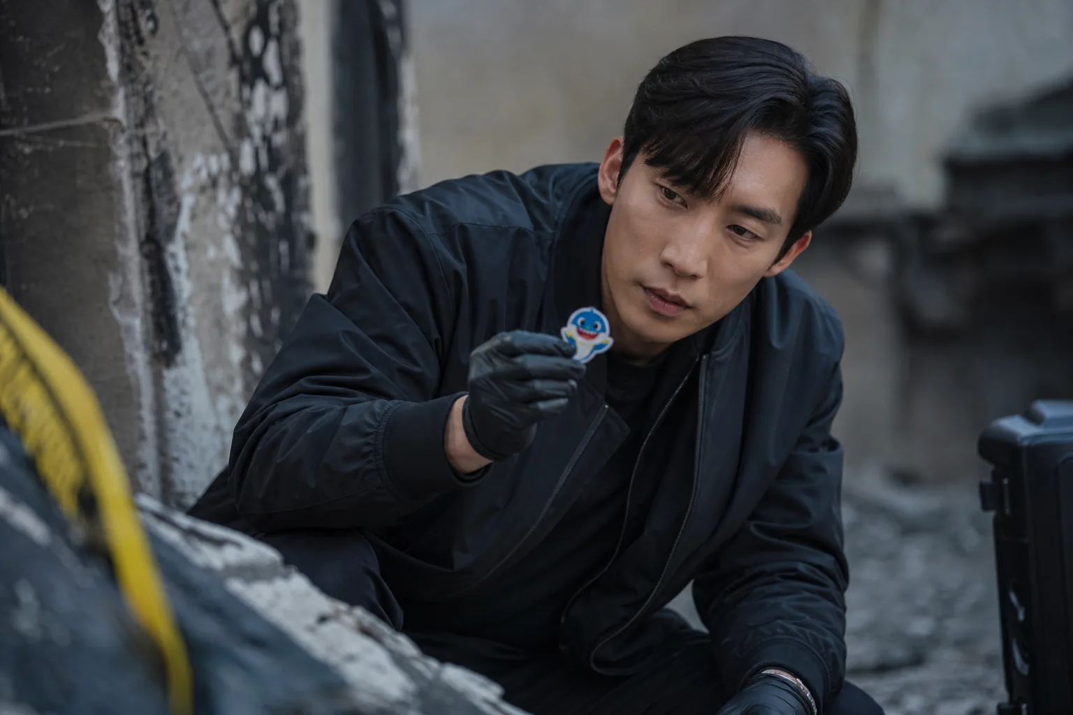 Korean crime thriller investigation board with family clues