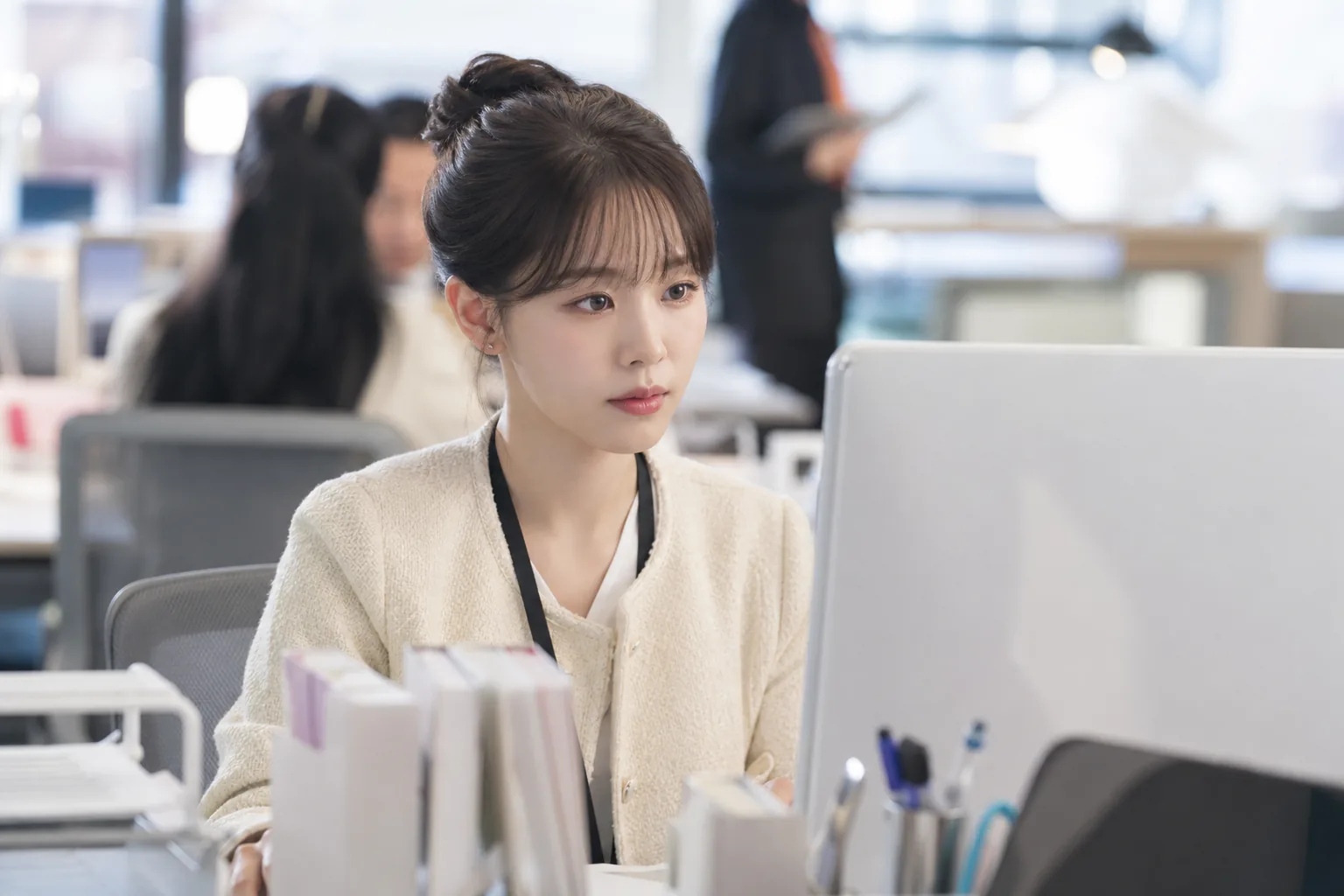 K-drama-inspired fashion office workspace reflecting Nam Da Reum’s new career at Apello