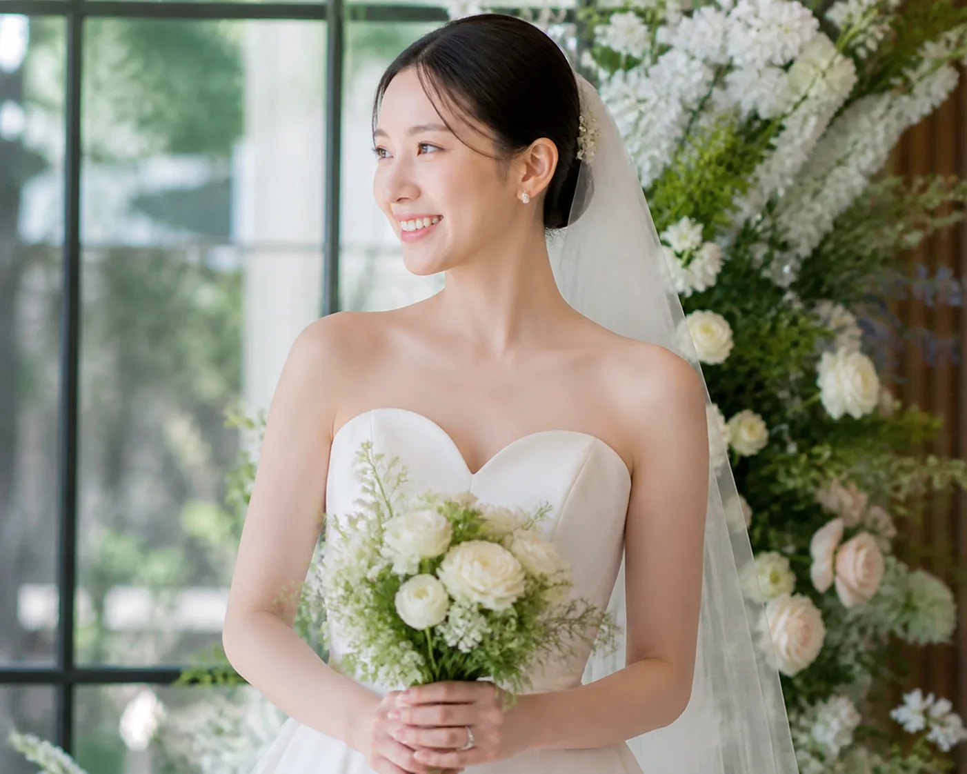 Intimate modern Korean wedding reception with floral decorations