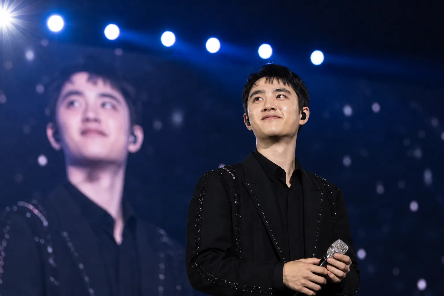 Concert route across major Asian cities with a modern live stage