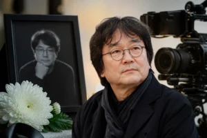 Memorial image representing a veteran Korean television director and an empty production chair