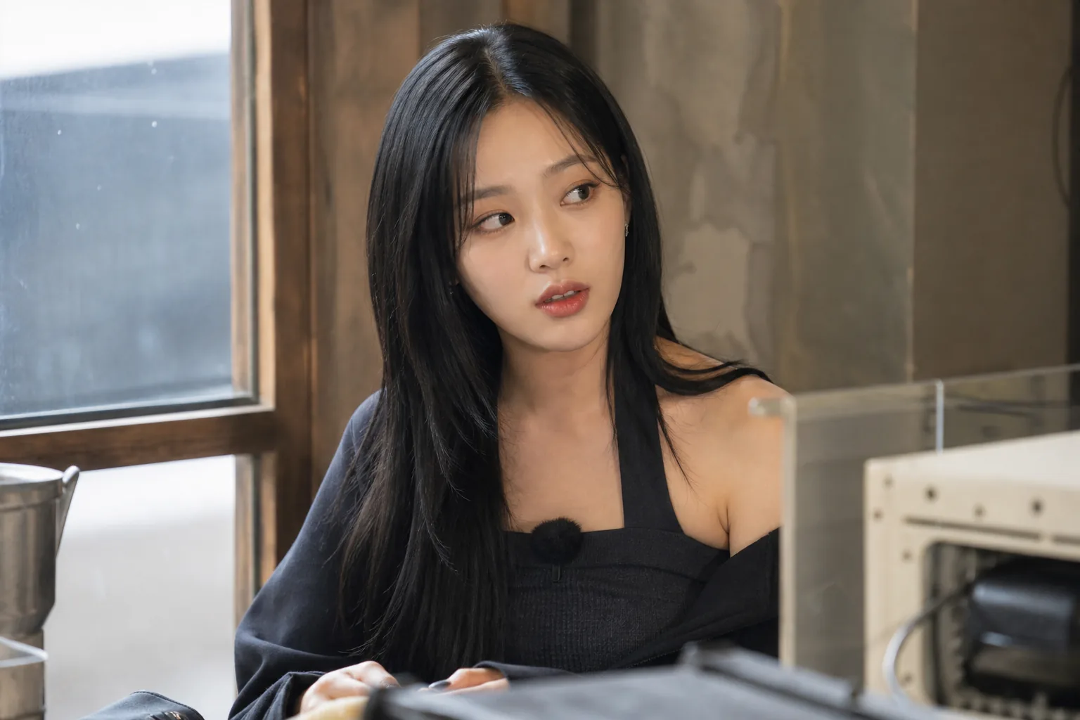 Four-person Korean variety show lineup combining returning and new cast members