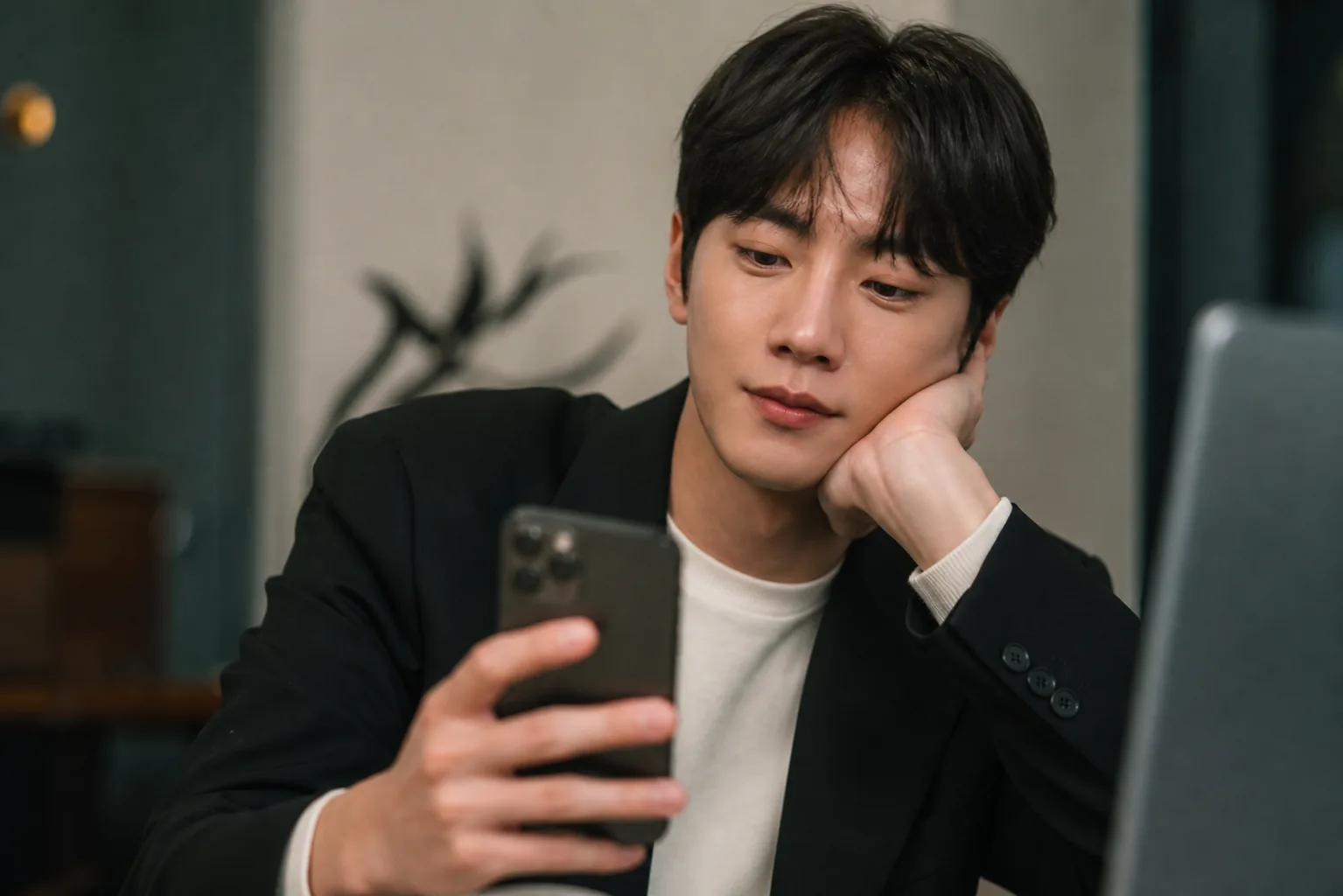 이준영이 입대 전 촬영을 마친 작품들을 나타내는 한국 드라마 제작 현장
