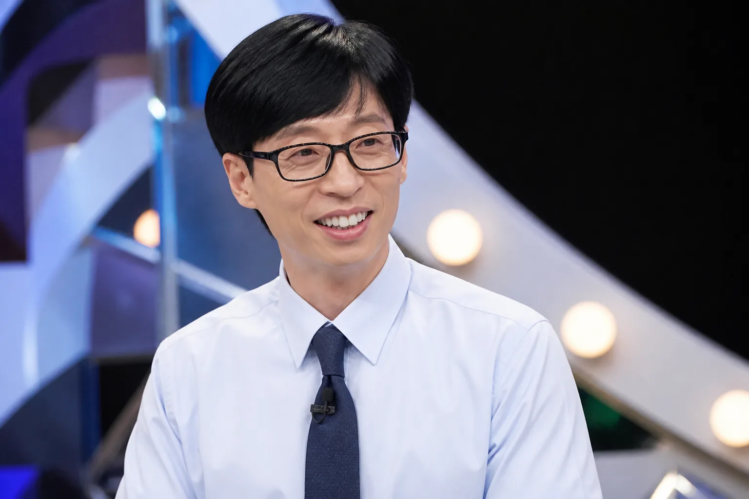 Top five podium representing Korean variety entertainers in the August ranking
